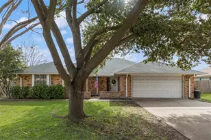449 Meadowhill Dr, Benbrook, TX 76126 - Photo 2