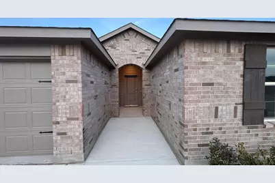 560 Marsh Street, Cleburne, TX 76033 - Photo 2