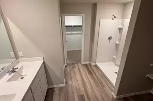 560 Marsh St, Cleburne, TX 76033 - Photo 10