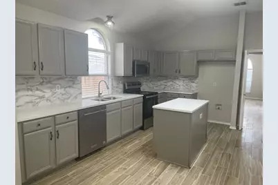 7709 Amsterdam Lane, Arlington, TX 76002 - Photo 2