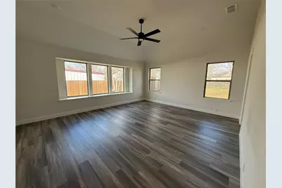 502 W 2nd Street, Venus, TX 76033 - Photo 4