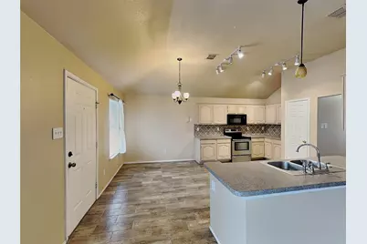 916 Silver Streak Drive, Saginaw, TX 76131 - Photo 6