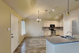 916 Silver Streak Dr, Saginaw, TX 76131 - Photo 6