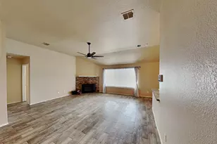 916 Silver Streak Dr, Saginaw, TX 76131 - Photo 2