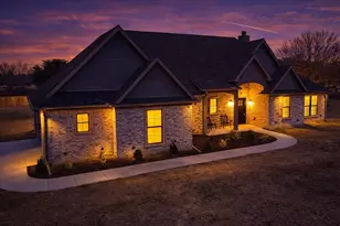 25 Pear Tree Ln, Collinsville, TX 76233 - Photo 2