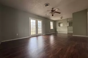 811 Manhattan Dr, Dallas, TX 75217 - Photo 2