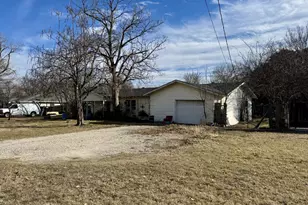 613 W Main St, Crowley, TX 76036 - Photo 4