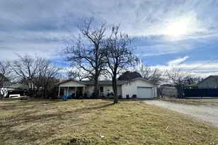 613 W Main St, Crowley, TX 76036 - Photo 2