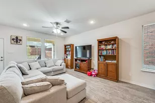 8164 Trudy Ln, Fort Worth, TX 76120 - Photo 4