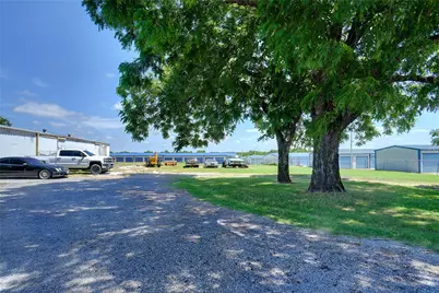 1092 W Highway 199, Springtown, TX 76082 - Photo 22