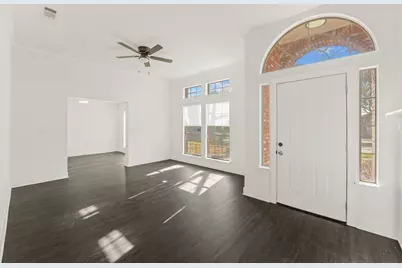 2912 Olympia Drive, Grand Prairie, TX 75052 - Photo 4