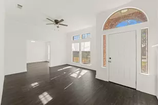 2912 Olympia Dr, Grand Prairie, TX 75052 - Photo 4