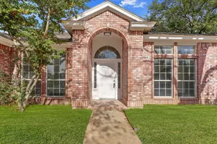 2912 Olympia Dr, Grand Prairie, TX 75052 - Photo 2