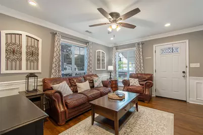 3909 Locke Avenue, Fort Worth, TX 76107 - Photo 8