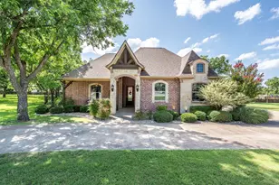 6506 Colonial Dr, Granbury, TX 76049 - Photo 2