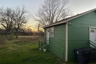 7002 Red Bud Dr, Dallas, TX 75227 - Photo 24