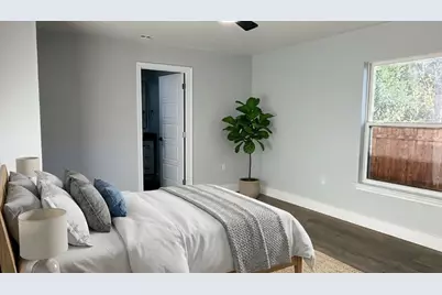 2526 Bethurum Avenue, Dallas, TX 75215 - Photo 8