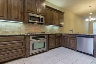 10552 Steinbeck Ln, Irving, TX 75063 - Photo 8