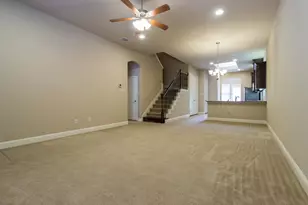 10552 Steinbeck Ln, Irving, TX 75063 - Photo 4