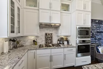 916 W Peach Street, Fort Worth, TX 76102 - Photo 4