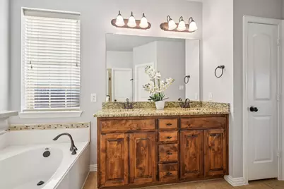 520 Eastland Drive, Lewisville, TX 75056 - Photo 16