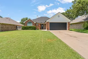 1404 Hyde Park Blvd, Cleburne, TX 76033 - Photo 1