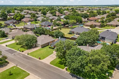 1404 Hyde Park Boulevard, Cleburne, TX 76033 - Photo 30