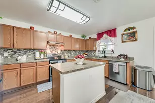 2012 Burnet Dr, Grand Prairie, TX 75052 - Photo 12