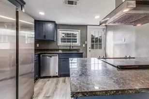 3914 Spring Ave, Dallas, TX 75210 - Photo 4