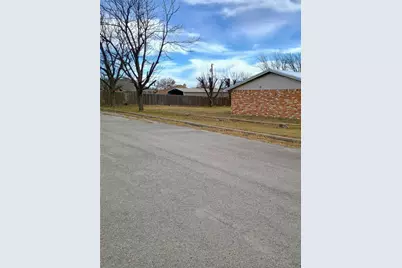 1303 E Boynton Street, Hamilton, TX 76531 - Photo 2