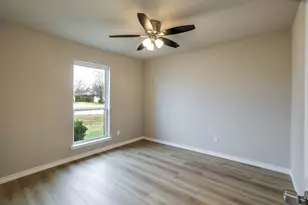 341 NW Summercrest Blvd, Burleson, TX 76028 - Photo 16