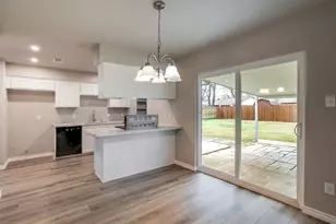 341 NW Summercrest Blvd, Burleson, TX 76028 - Photo 10