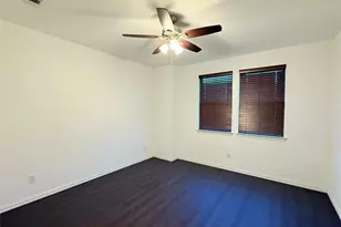 9815 Romo St, Irving, TX 75063 - Photo 16