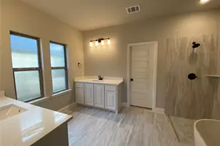 140 Kenilworth Ln, Greenville, TX 75401 - Photo 16