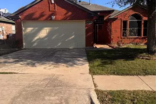 804 Stafford Station Dr, Saginaw, TX 76131 - Photo 2