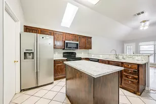 5900 Rising Meadow Dr, Arlington, TX 76018 - Photo 6