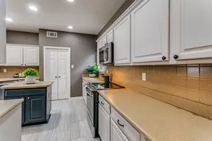 1922 Hidden Trail Dr, Lewisville, TX 75067 - Photo 14