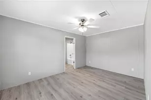 2720 Cypress St, Granbury, TX 76048 - Photo 20