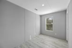 2722 Cypress St, Granbury, TX 76048 - Photo 8