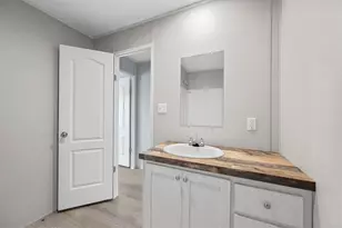 2722 Cypress St, Granbury, TX 76048 - Photo 10