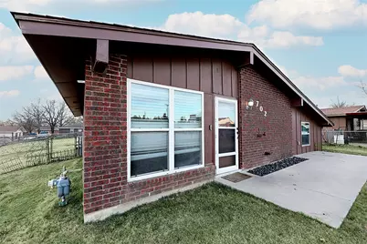 702 E Decatur Street, Bowie, TX 76230 - Photo 6