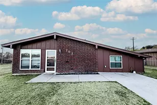 702 E Decatur St, Bowie, TX 76230 - Photo 1