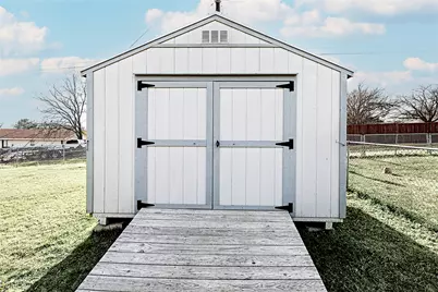 702 E Decatur Street, Bowie, TX 76230 - Photo 30