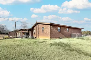 702 E Decatur St, Bowie, TX 76230 - Photo 34