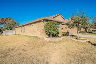 1124 Forest Glen Dr, Azle, TX 76020 - Photo 2