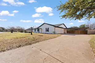 908 Stonelake Dr, Cleburne, TX 76033 - Photo 4