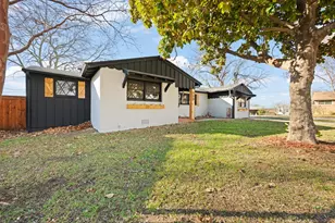 108 Hilltop Dr, Grandview, TX 76050 - Photo 2