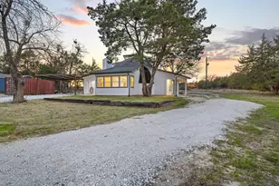 1325 Reynolds Rd, Whitewright, TX 75491 - Photo 2