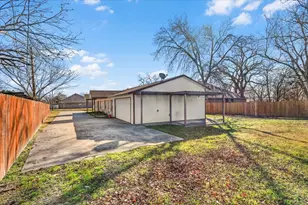 112 Del Rio Ave, Benbrook, TX 76126 - Photo 22