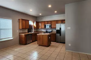 1121 Beaverwood Ln, Crowley, TX 76036 - Photo 4